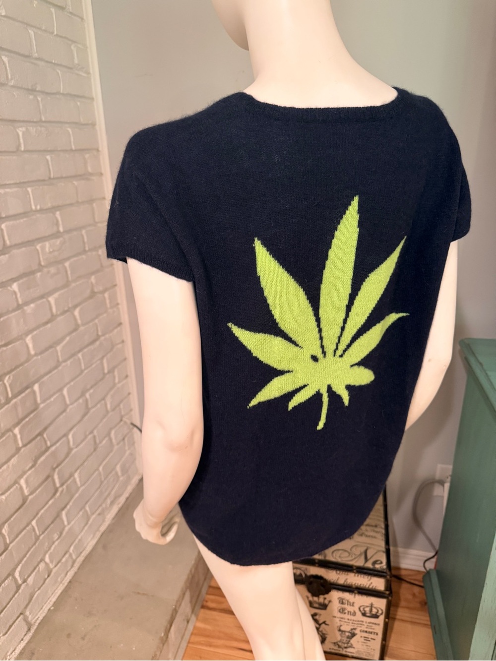 Skull Cashmere 100% Cashmere Pot Leaf Intarsia Sweater Size S Navy Blue Green